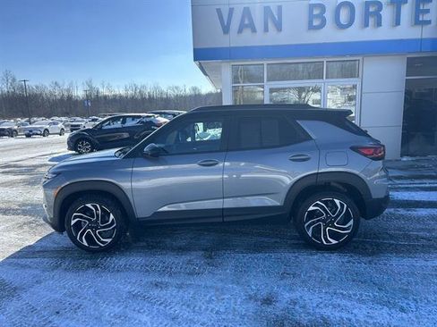 Used 2025 Chevrolet TrailBlazer RS w/ Driver Confidence Package image 2