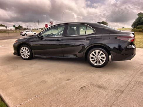 Used 2022 Toyota Camry LE w/ Carpet Mat Package (TMS) FWD image 4