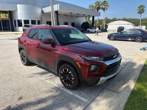 Used 2023 Chevrolet TrailBlazer LT w/ Convenience Package AWD/4WD image 2