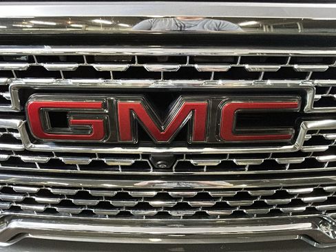 Used 2022 GMC Sierra 1500 Denali w/ Denali Reserve Package AWD/4WD image 10
