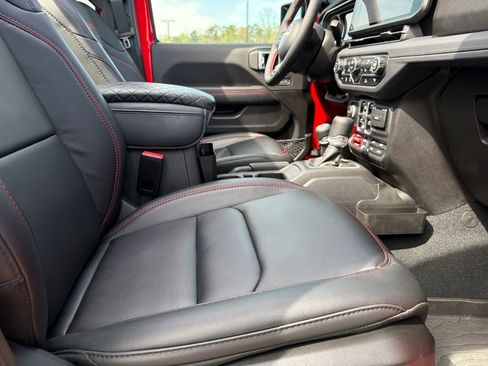 Used 2024 Jeep Wrangler Unlimited Rubicon w/ Technology Group image 38