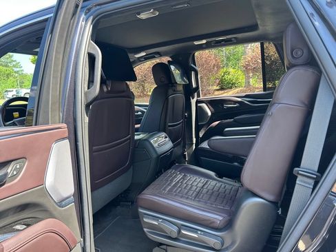 Used 2022 Cadillac Escalade Premium Luxury Platinum RWD image 43