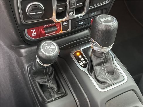 Used 2025 Jeep Wrangler Unlimited Sport S 4xe AWD/4WD image 30