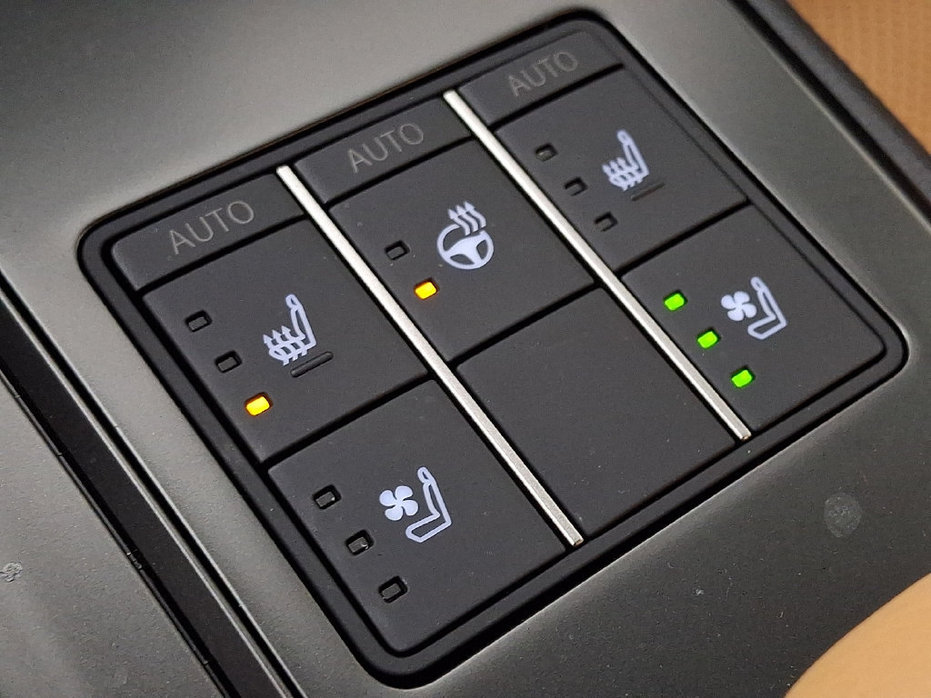 Used 2026 Lexus UX 300h AWD w/ Accessory Package (2T) image 24