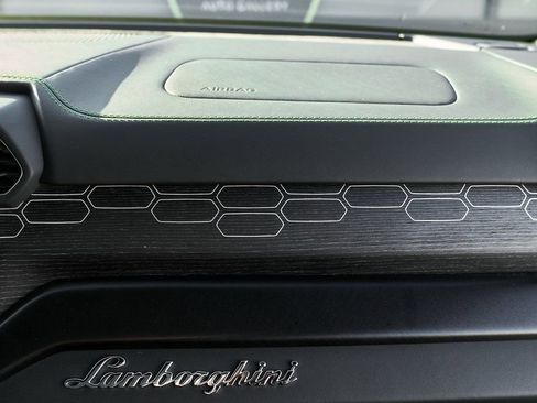 Used 2021 Lamborghini Urus image 38