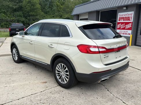 Used 2016 Lincoln MKX Select w/ Select Plus Package AWD/4WD image 3