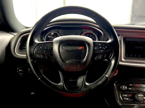 Used 2019 Dodge Challenger SXT image 22