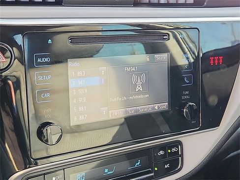 Used 2018 Toyota Corolla LE image 16