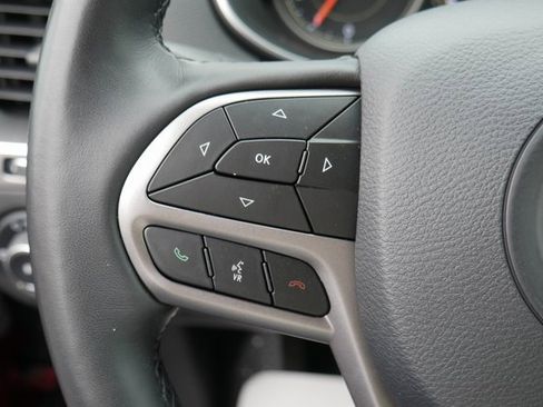 Used 2019 Jeep Cherokee Latitude Plus w/ Cold Weather Group image 16