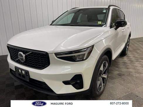 Used 2023 Volvo XC40 B5 Plus w/ Driver Assist Package AWD/4WD image 10