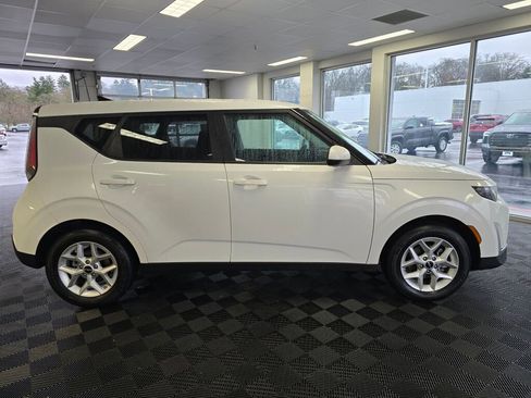 Used 2024 Kia Soul LX w/ Option Group 015 image 2