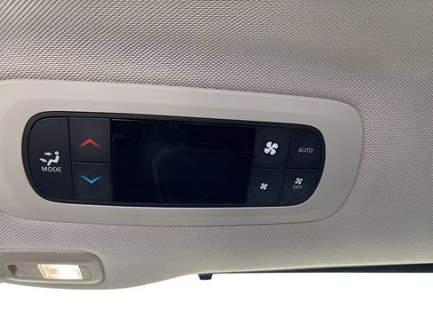 Used 2022 Chrysler Pacifica Limited FWD image 22