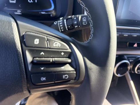 Used 2024 Hyundai Venue SEL image 30