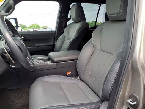 Used 2024 Lexus GX 550 w/ Accessory Package (2T) AWD/4WD image 16