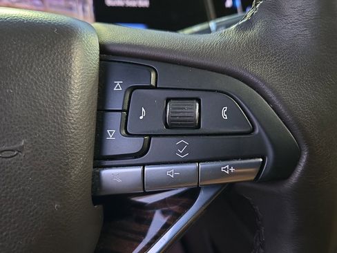 Used 2023 Cadillac Escalade Premium Luxury image 24