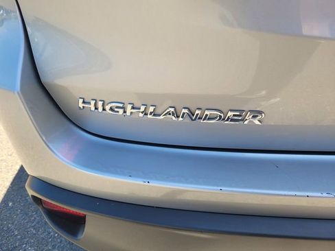 Used 2019 Toyota Highlander LE AWD/4WD image 7