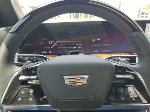 Used 2026 Cadillac Escalade ESV Platinum Sport image 22