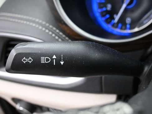 Used 2023 Chrysler Pacifica Limited image 38