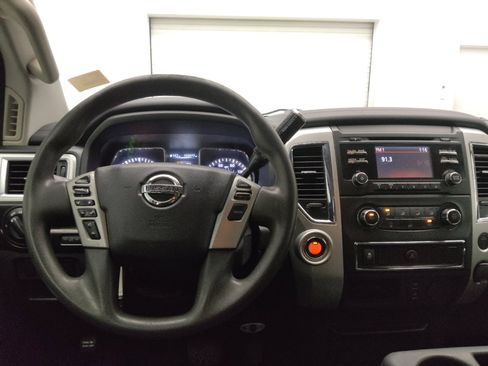 Used 2018 Nissan Titan SV RWD image 22