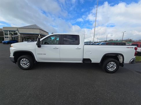 Used 2025 Chevrolet Silverado 2500 LT w/ Convenience Package image 6