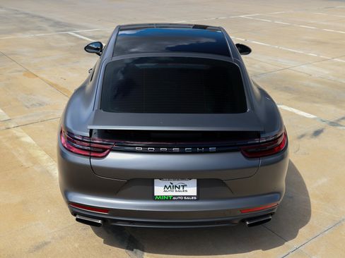 Used 2018 Porsche Panamera 4 image 12