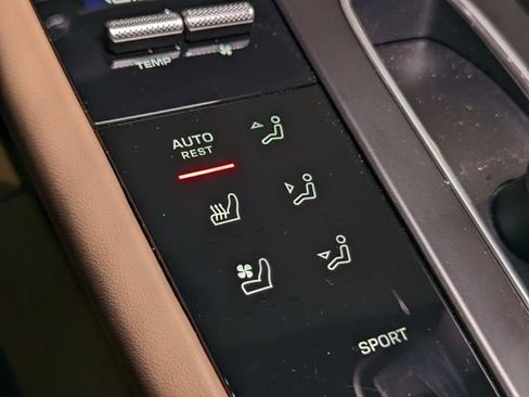 Certified 2025 Porsche Macan image 34