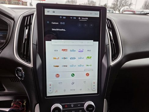 Used 2024 Ford Edge SEL image 9