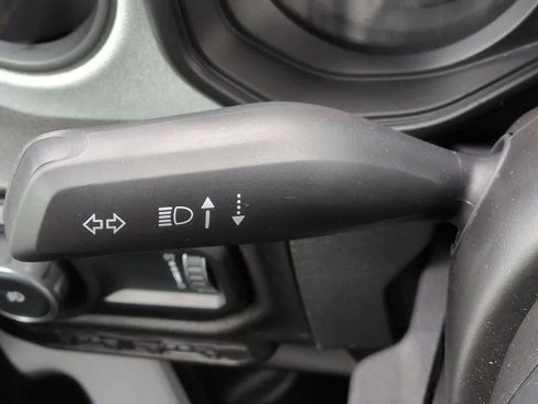 Used 2025 Jeep Wrangler Unlimited Sport AWD/4WD image 24