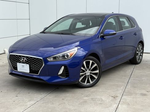 Used 2020 Hyundai Elantra GT w/ Style Package 02 FWD image 2