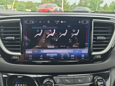 Used 2025 Chrysler Pacifica Select FWD image 27