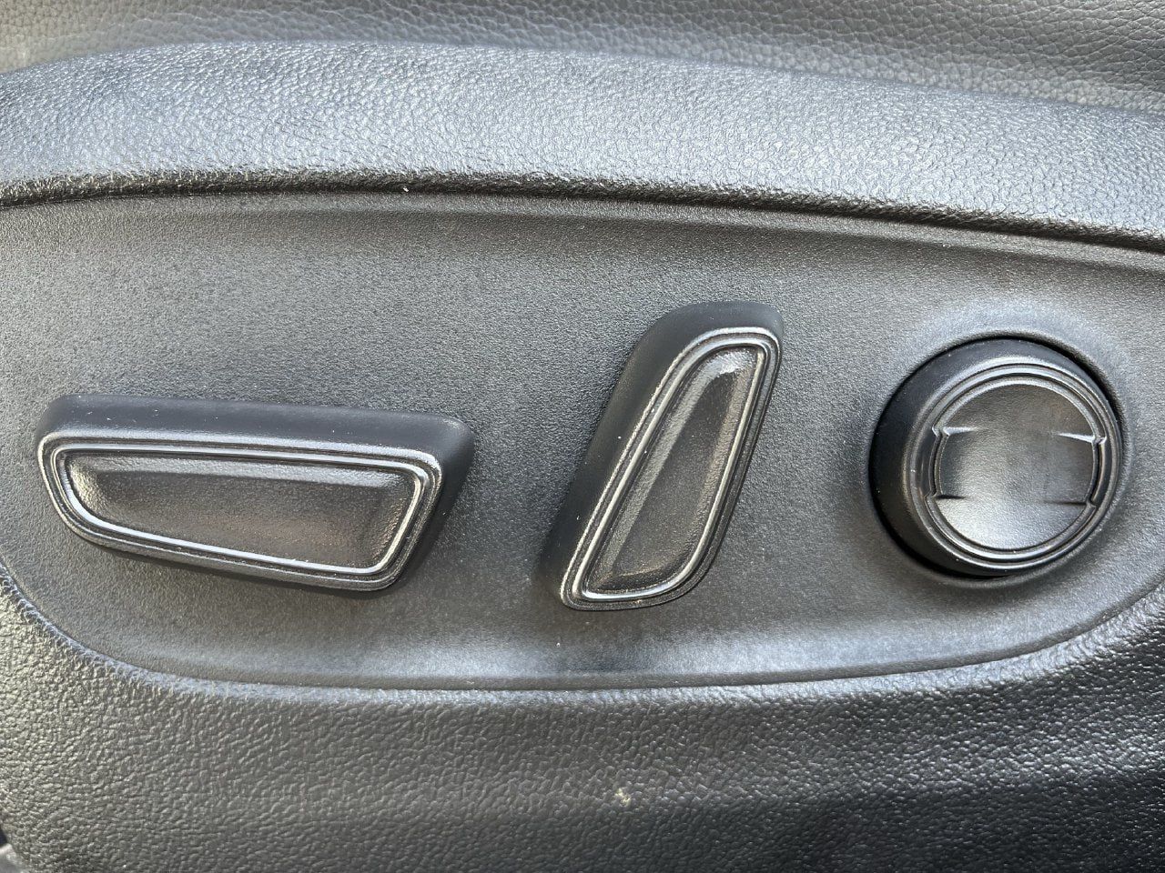 Used 2024 Toyota Highlander XLE FWD image 24