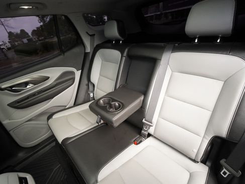 Used 2022 GMC Terrain SLT w/ Infotainment Package II FWD image 23
