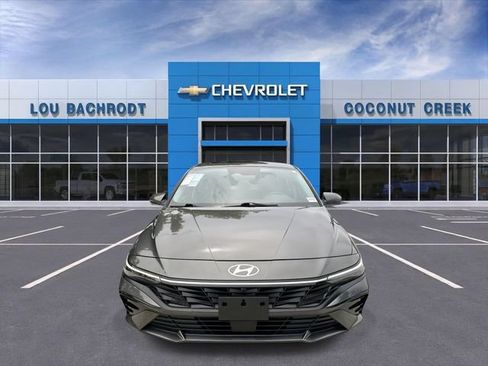 Used 2024 Hyundai Elantra Limited FWD image 3