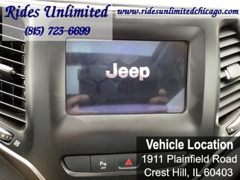 Used 2019 Jeep Cherokee Latitude Plus w/ Comfort/Convenience Group FWD image 22