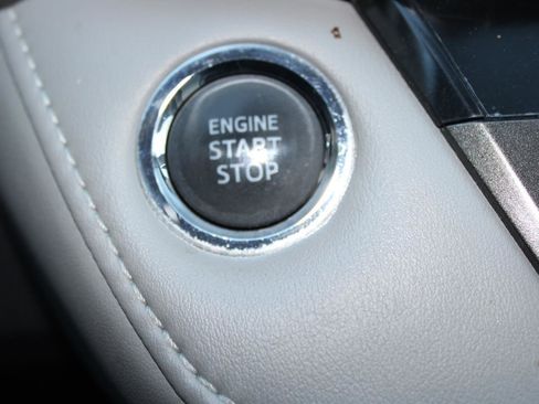 Used 2014 Toyota RAV4 Limited image 23