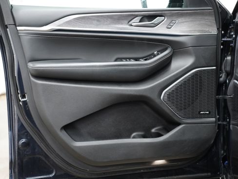 Used 2023 Jeep Grand Cherokee Overland image 16