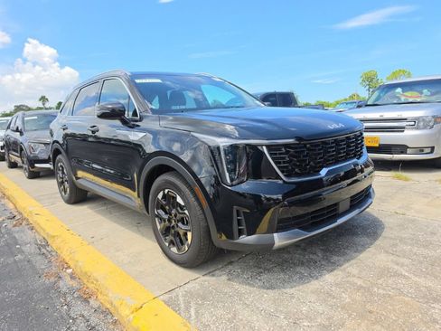 Certified 2025 Kia Sorento S FWD image 2