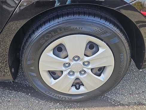 Used 2018 Kia Forte LX w/ LX Popular Package image 8