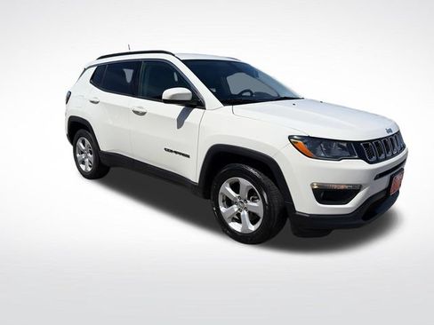 Used 2018 Jeep Compass Latitude FWD image 9