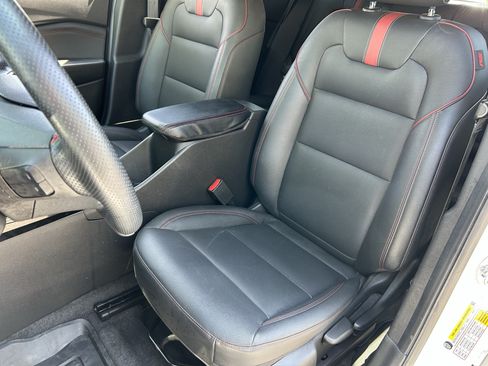 Used 2024 Chevrolet Trax RS w/ Sunroof Package FWD image 18
