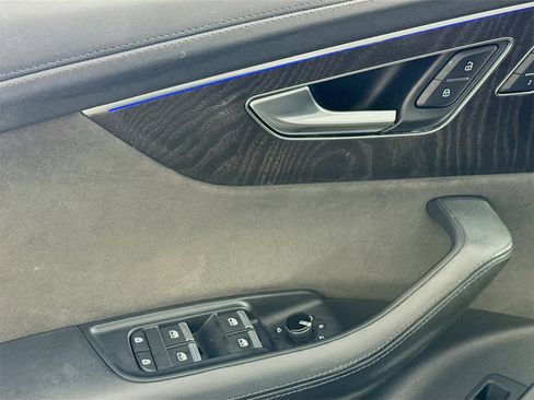 Used 2021 Audi Q8 Prestige w/ Prestige Package image 11