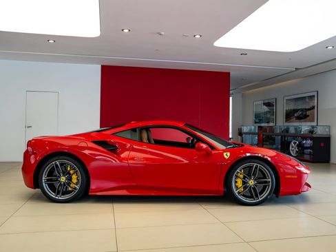 Certified 2017 Ferrari 488 GTB RWD image 7