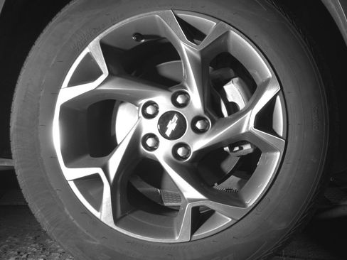 Used 2025 Chevrolet Trax LT FWD image 13