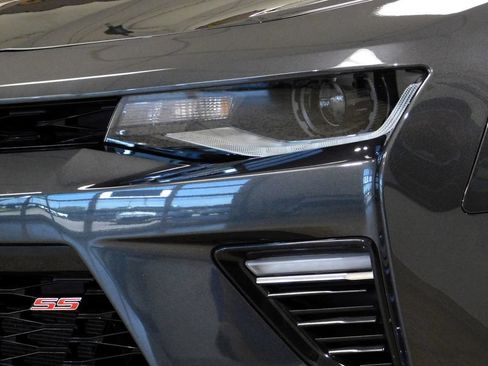 Used 2018 Chevrolet Camaro SS RWD image 18