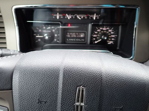 Used 2011 Lincoln Navigator 4WD image 35