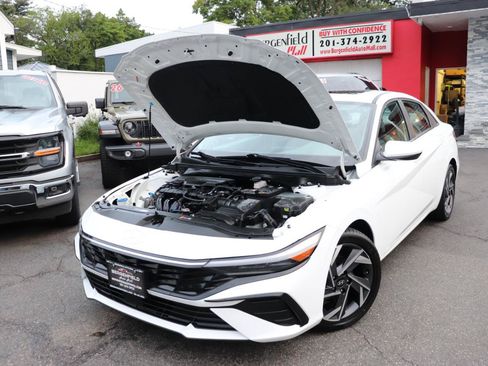 Used 2025 Hyundai Elantra SEL FWD image 51