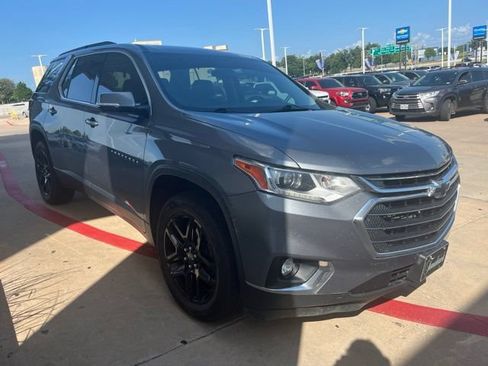 Used 2019 Chevrolet Traverse LT FWD image 3