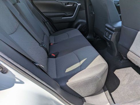 Used 2020 Toyota RAV4 XLE AWD/4WD image 19