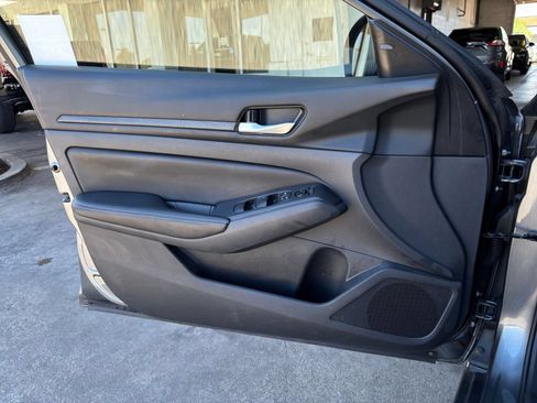 Used 2025 Nissan Altima 2.5 SV FWD image 18