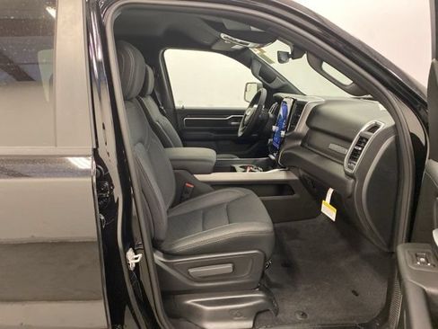 Used 2026 RAM 1500 4x4 Crew Cab image 23